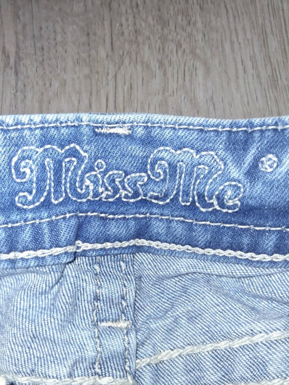 Miss Me Mid-Rise Capri Jeans Size 27 Western Cowgirl Rhinestone Bling Flowers - Picture 7 of 8